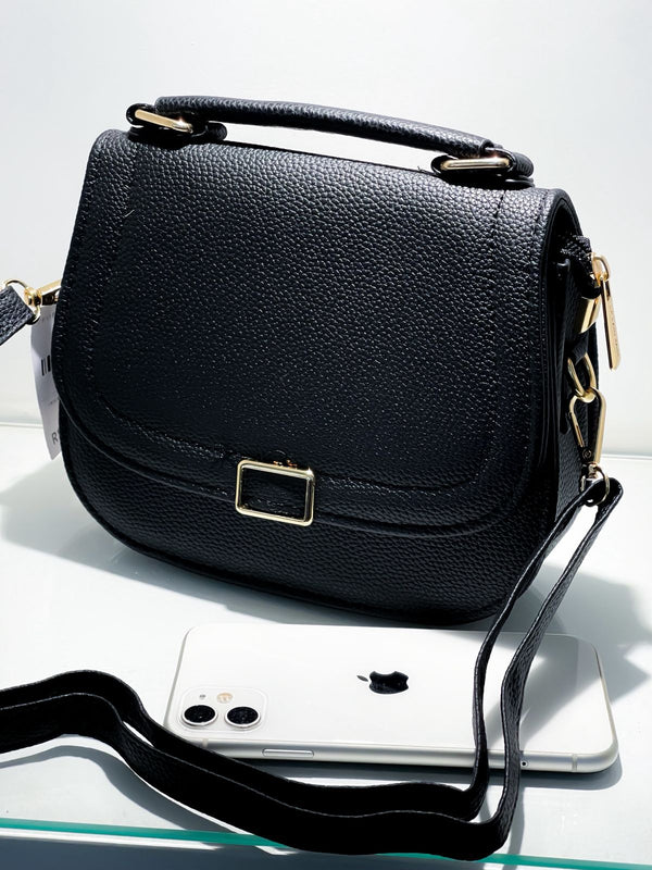 Bolsa Média Redonda em Couro Sintético com Alça